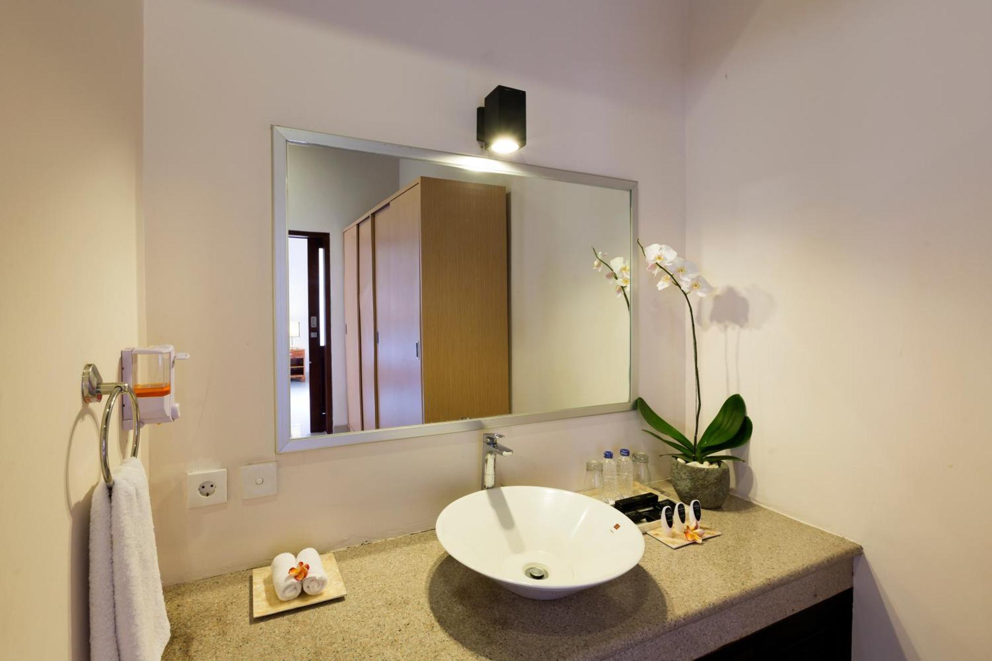Kubal Villa And Living Seminyak Canggu Eksteriør billede